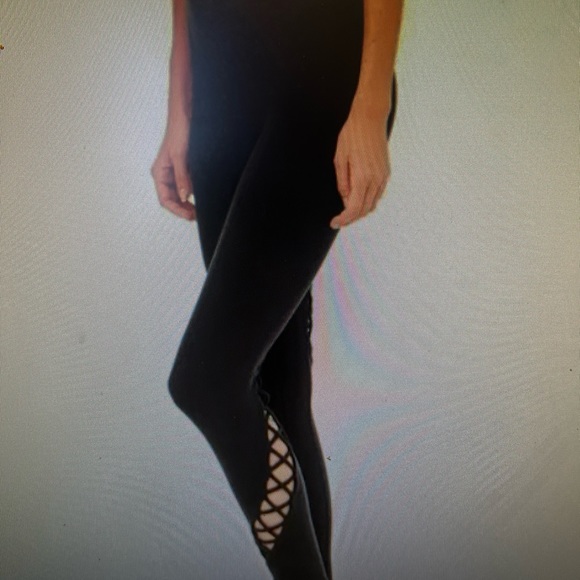 Alo Yoga Entwine Wine braided Open Laced Mid Rise Athletic SMALL. NWOT - Picture 7 of 7